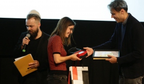 Katarzyna Warzecha odbiera nagrodę