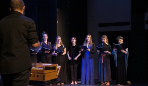 Finał 45-lecia: performans "Adalen - dotyk nocy" i koncert Chóru Teatru Chorea. Fot. Bogdan Sobieszek