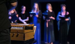 Finał 45-lecia: performans "Adalen - dotyk nocy" i koncert Chóru Teatru Chorea. Fot. Bogdan Sobieszek