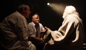 Katon (Marek Targowski), Dante i Wergiliusz. fot. Jarek Darnowski / Teatr Logos