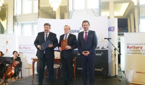  Grzegorz Schreiber, Piotr Gliński, Dariusz Stachura. Fot. Joanna Miklaszewska / mat. teatru