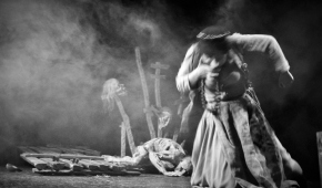 Scena ze spektaklu "Karczma pod białym łabędziem", fot.P.Reising