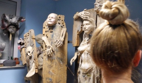 W teatralnej rekwizytorni i pracowni. fot.P.Reising