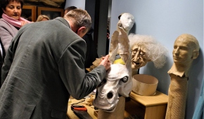 W teatralnej rekwizytorni i pracowni. fot.P.Reising