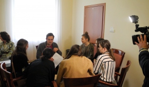 Rozmowy wykonawców z jurorami. Fot.P.Reising