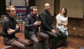 Od lewej: Emil Sowiński, Krzysztof Jajko, Michał Dondzik i prowadząca spotkanie Anna Michalska