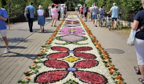 Spycimierskie kwietne dywany, fot. materiały prasowe Urząd Miasta Uniejów