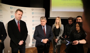 Konferencja prasowa w ŁDK. Od lewej: Jacek Sokalski, marszałek Witold Stępień i Karolina Taczalska