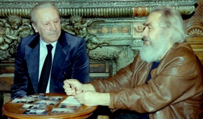 Leon Niemczyk z Antonim Szramem w Muzeum Kinematografii, 1995, fot. Jerzy Neugebauer