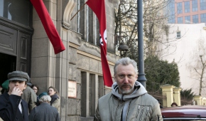 Bodo Kox na planie filmu "Ludzie i bogowie". Fot. Bogdan Sobieszek