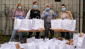 Krzysztof Witkowski, prezes Virako (trzeci od lewej) i ekipa Monopolis. Fot. mat. prasowe