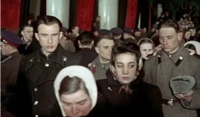 Kadr z filmu Siergieja Łoznicy "Pogrzeb Stalina" (2019)