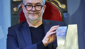 Wojciech Nowicki ze statuetką. Fot. Radosław Jóźwiak / mat. prasowe