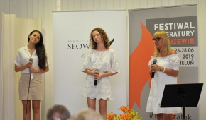 Recital Zofii Szpikowskiej (po prawej) Fot. Mat. organizatora